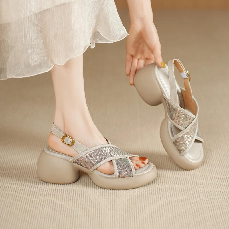 

Новинка 2023 года, летние женские сандалии из натуральной кожи, 22-25 см, женская обувь из воловьей кожи + плетения + свиной кожи, модная обувь на платформе с пряжкой на щиколотке