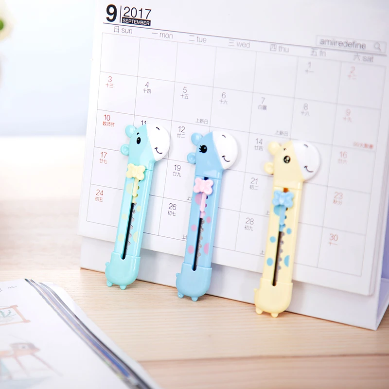 Deli 1-3p Kawaii Mini Pocket Giraffe Art Utility Knife Express Box Knife Paper Cutter Craft Wrapping Refillable Blade Stationery