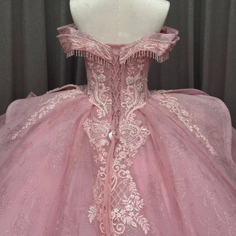 Robes de Quinceanera rose brillant personnalisées, épaules dénudées, paillettes appliquées, longue queue en dentelle superposée, 15