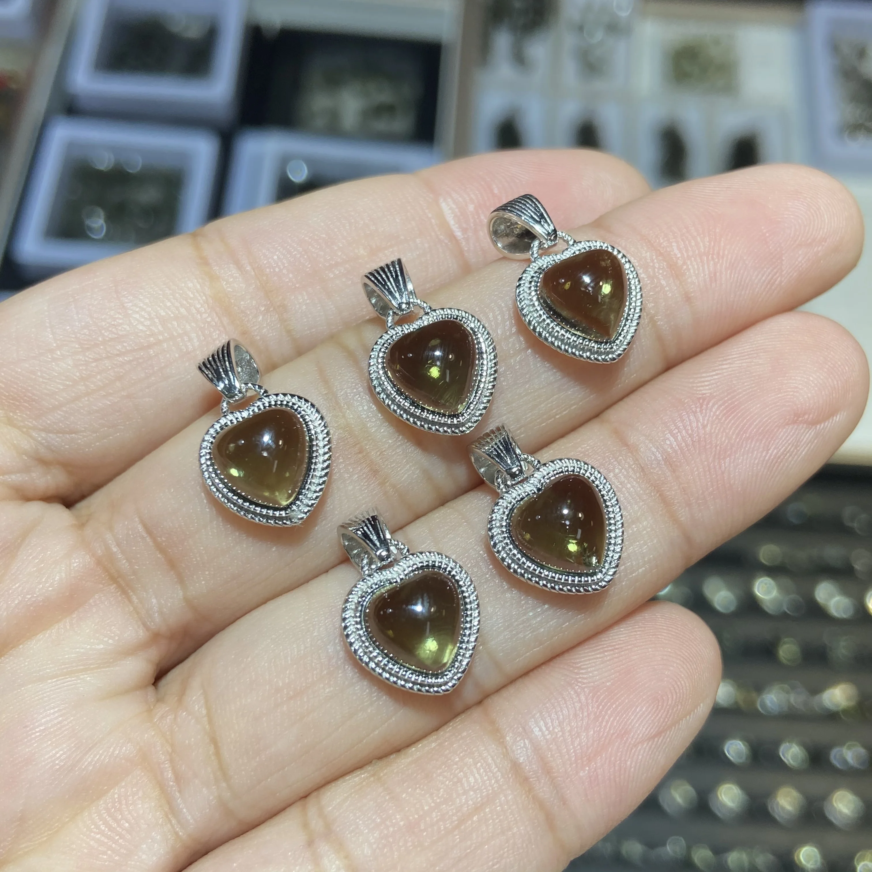 

1 Pc Fengbaowu Natural Moldavite Heart Pendant 7.5MM Heart 925 Sterling Silver Reiki Healing Stone Jewelry Gift For Women