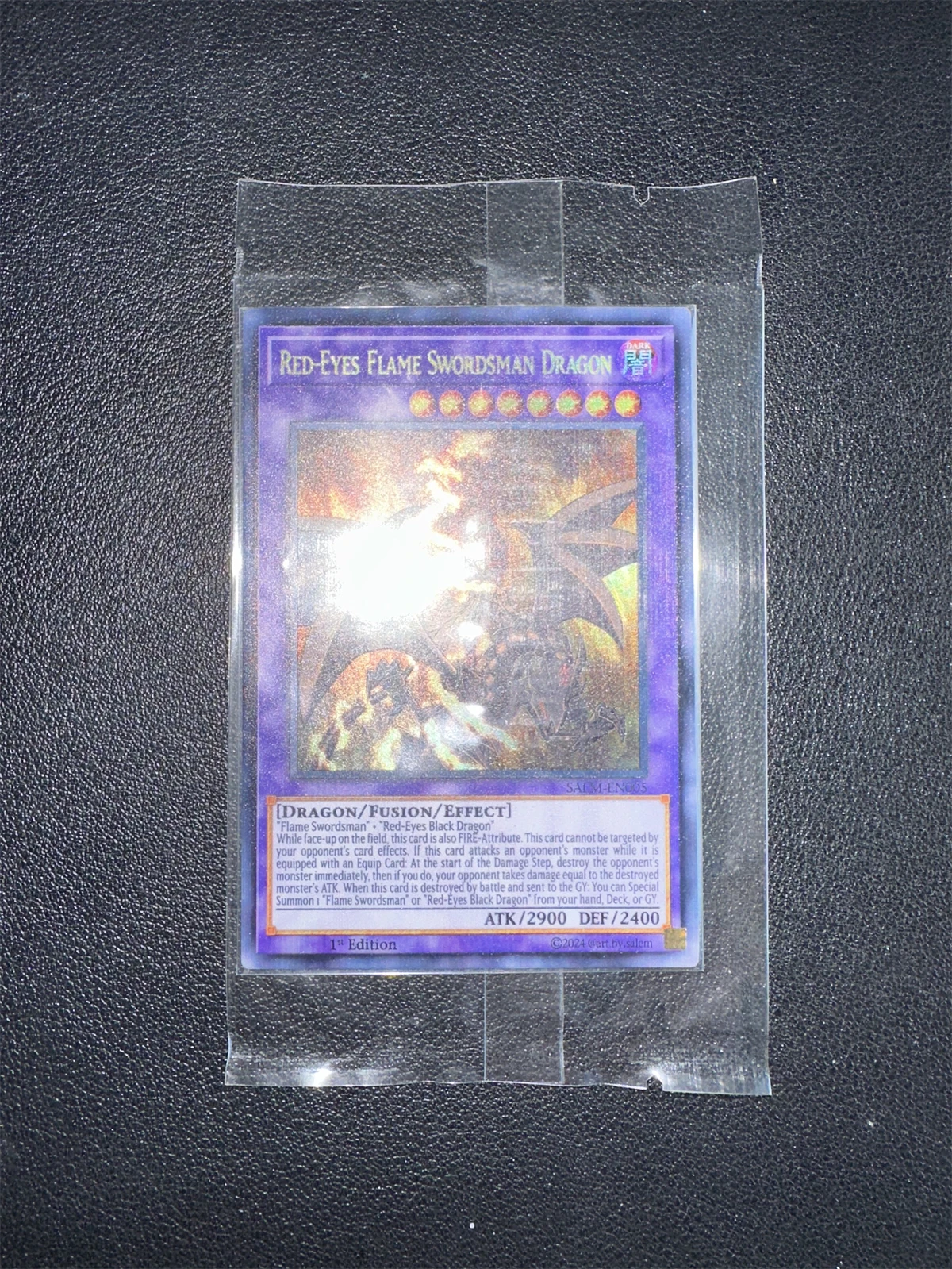 Yu Gi Oh Ultimate Rare SALM-EN005/RED-EYES FLAME SWORDSMAN DRAGON Brinquedo de cartão de coleção de presente infantil (não original)