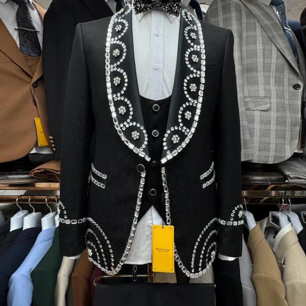 

Exclusive Jewelry Stones Wedding Suits For Men Shawl Lapel Prom Blazers Customized 3 Pieces Man Banquet Groom Tuxedos Dresses