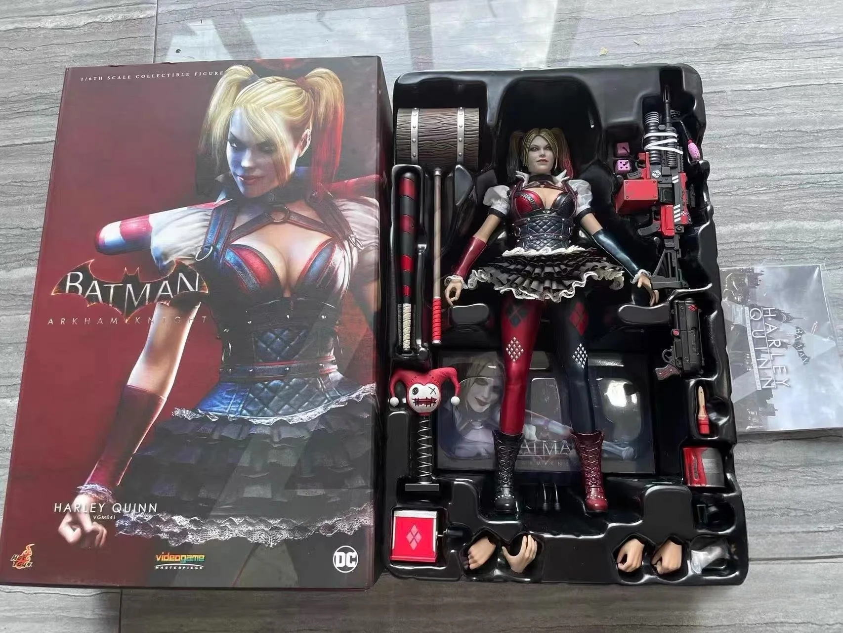 

In Stock Vgm41 Hottoys 1/6 Batman: Arkham Knight Harley Quinn Treasured Doll Action Figure Good Birthday Gifts Collectible Toys