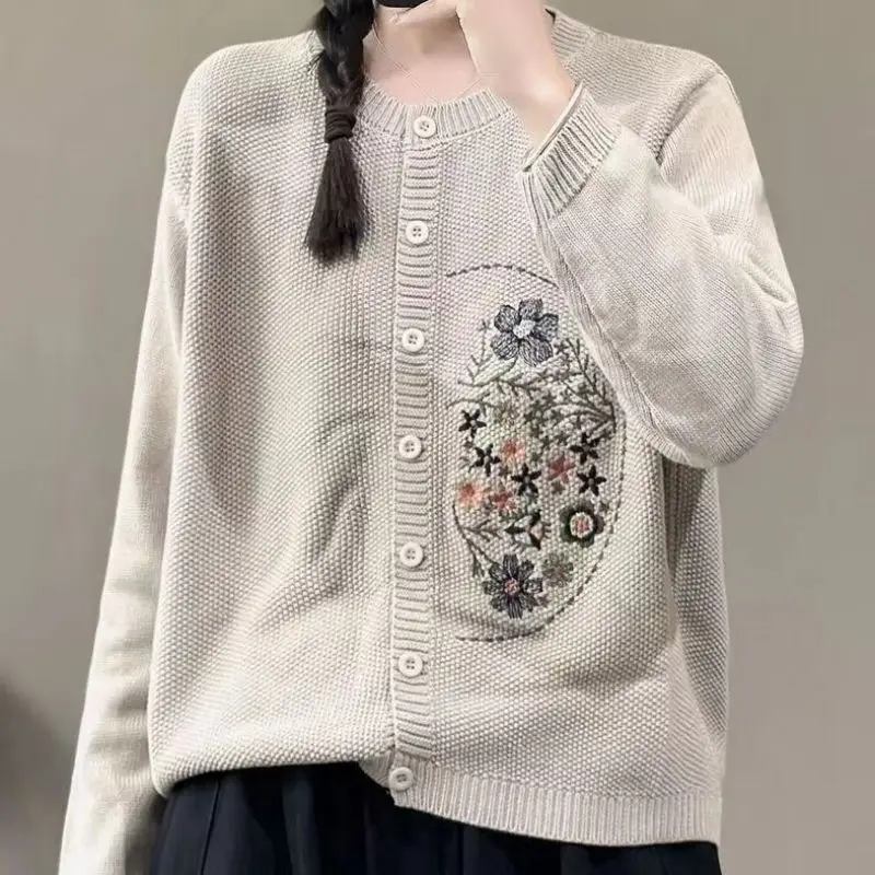 2023 New Autumn and Winter Fashion Retro Knitted Cardigan Long Sleeve Temperament Commuter Loose Embroidered Women\'s Sweater