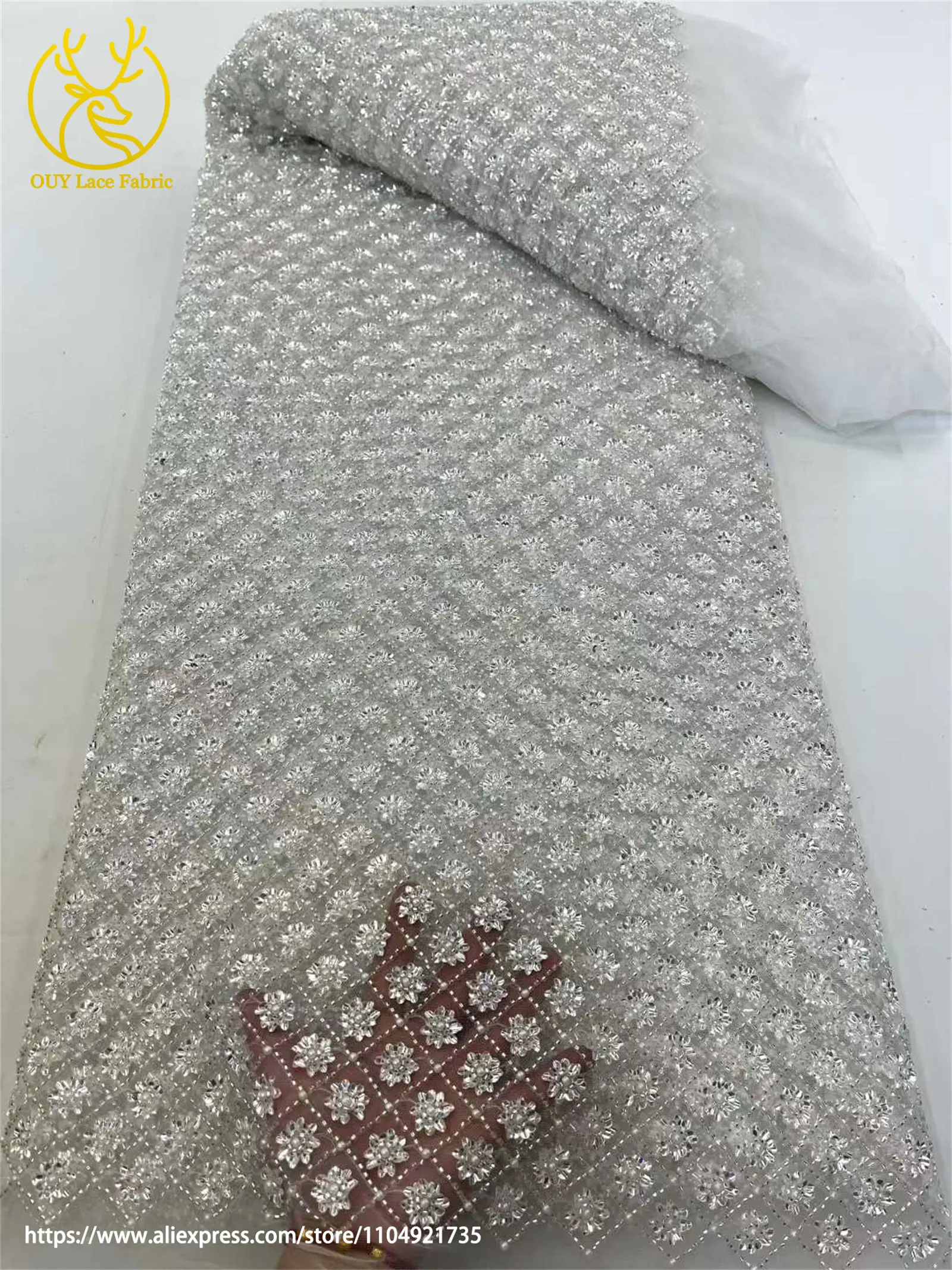 Weißes Brautkleid, elegantes französisches Kleid mit Pailletten, Stickerei, Tüll-Spitzenstoff, afrikanischer nigerianischer Bräutigam, Perlen-Spitzenstoffe – Detail 8