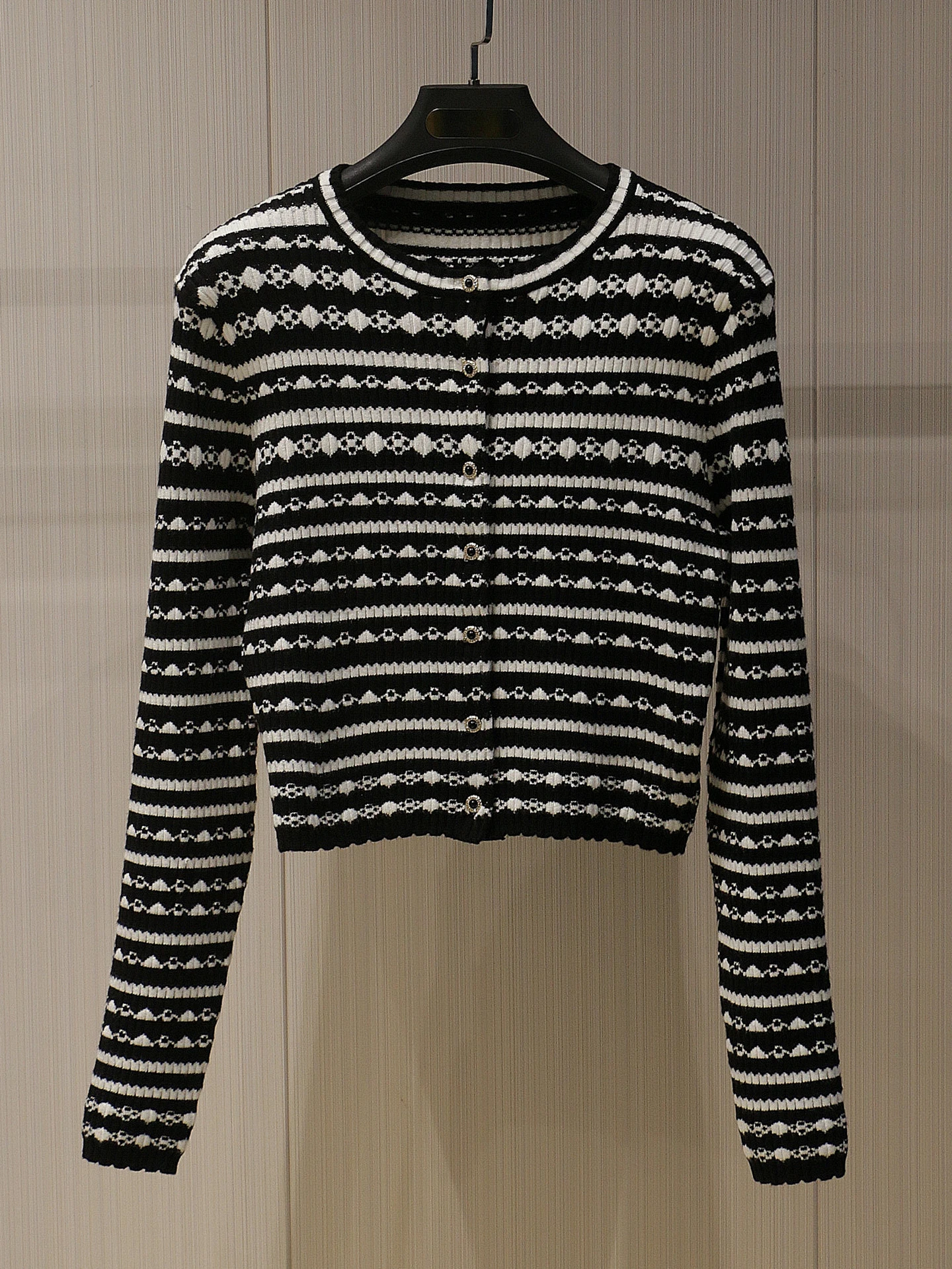 

Autumn New French Elegant Socialite Striped Knitted Cardigan Women Commuting Style Fashion Short Round Neck Long Sleeve Sweaters