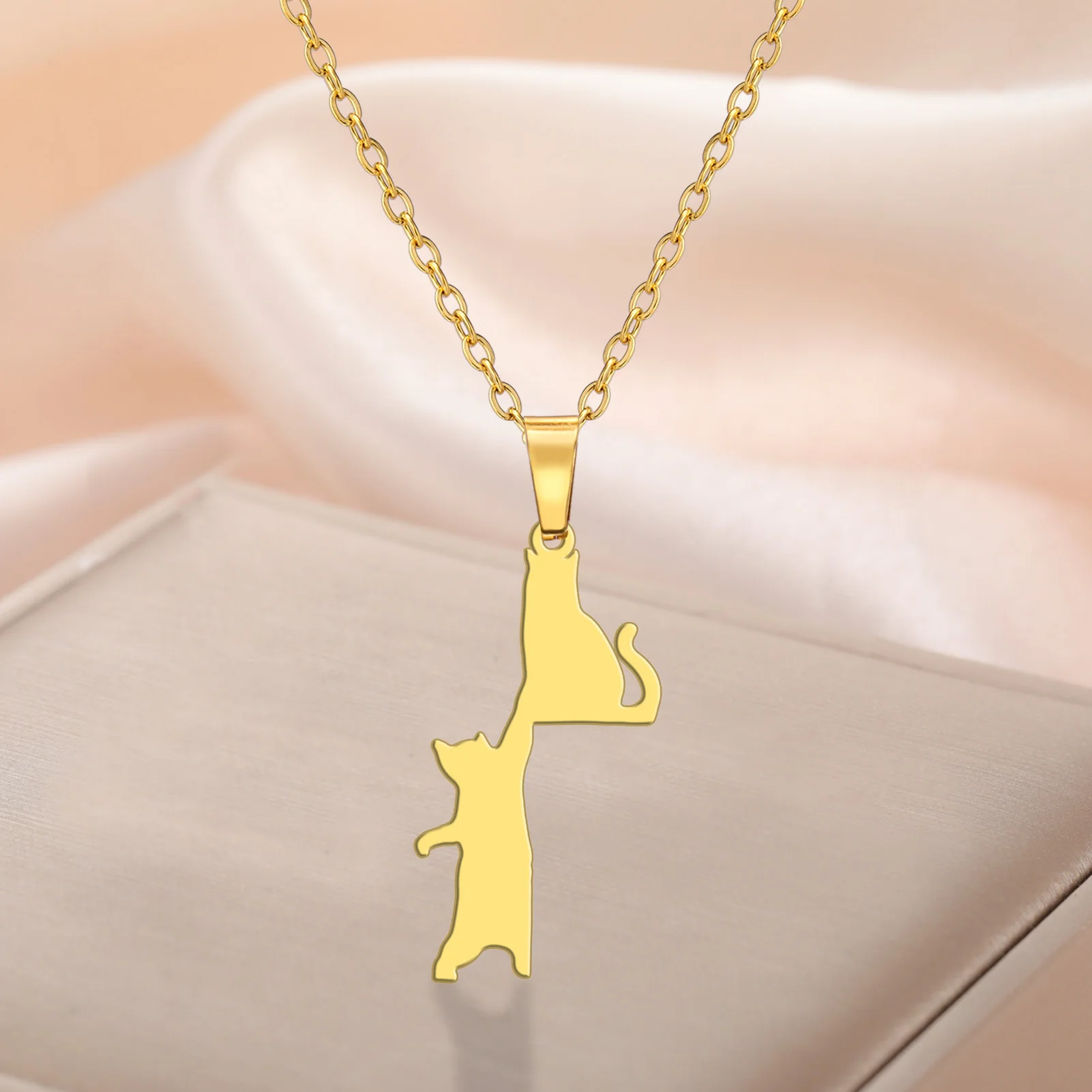 1pc Cute Interactive Pendant Necklace With Two Cats Full Healing And Clever Design Simple Exquisite Jewelry Gift Cat Lovers