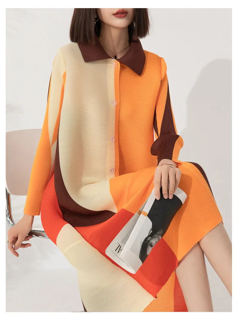 Faltbares Miyake-Plissee-Sommerkleid mit Stilvollem und Modischem Farbblock-Druck, Locker Sitzend, Übergröße, Knopfleiste, Langes Mantelkleid – Detail 12