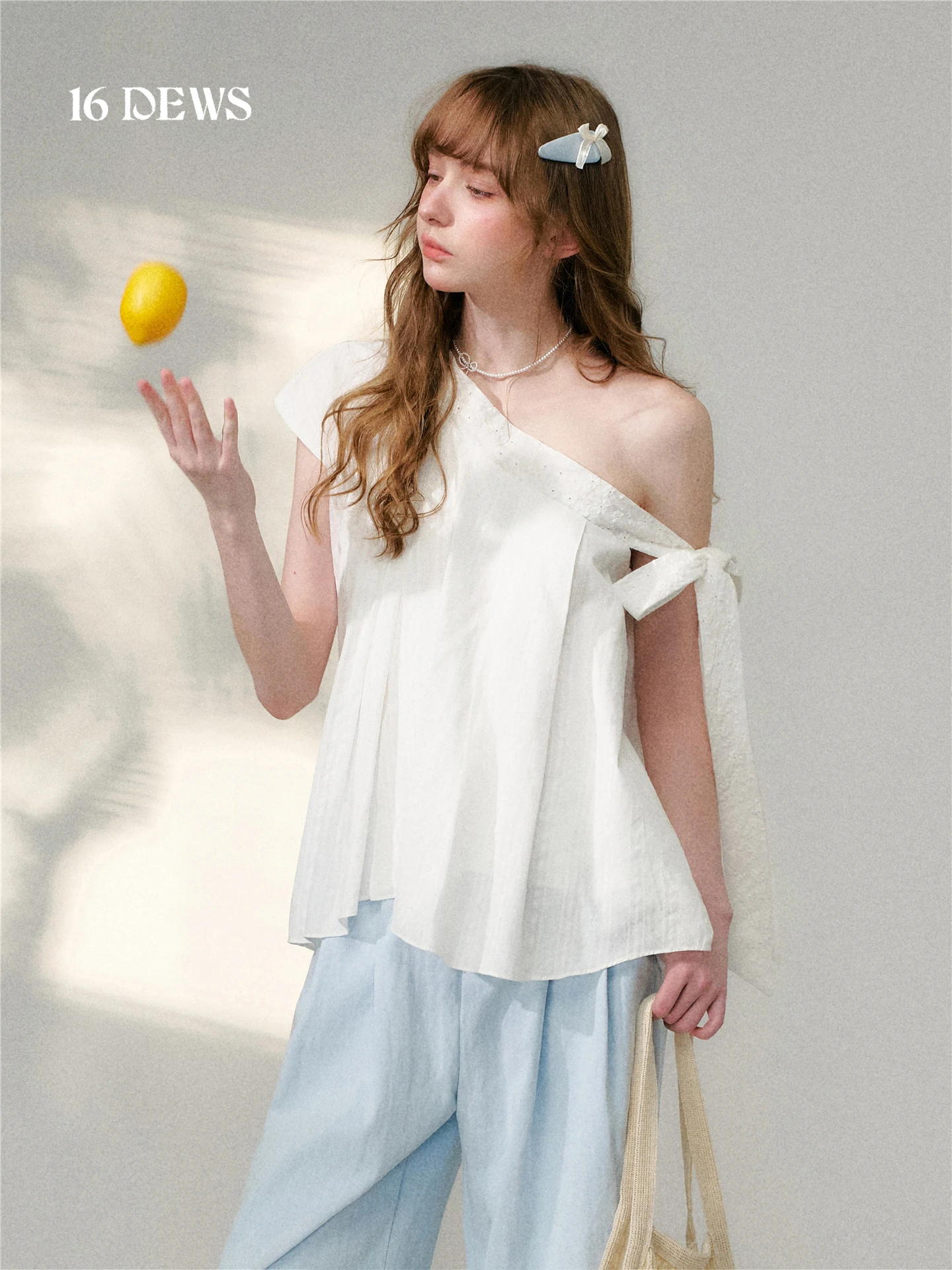 

16DEWS Asymmetric Shoulder Tied White Short Sleeve Women's Shirt Unique Beautiful Loose Slimming Casual Style Spring Fashion