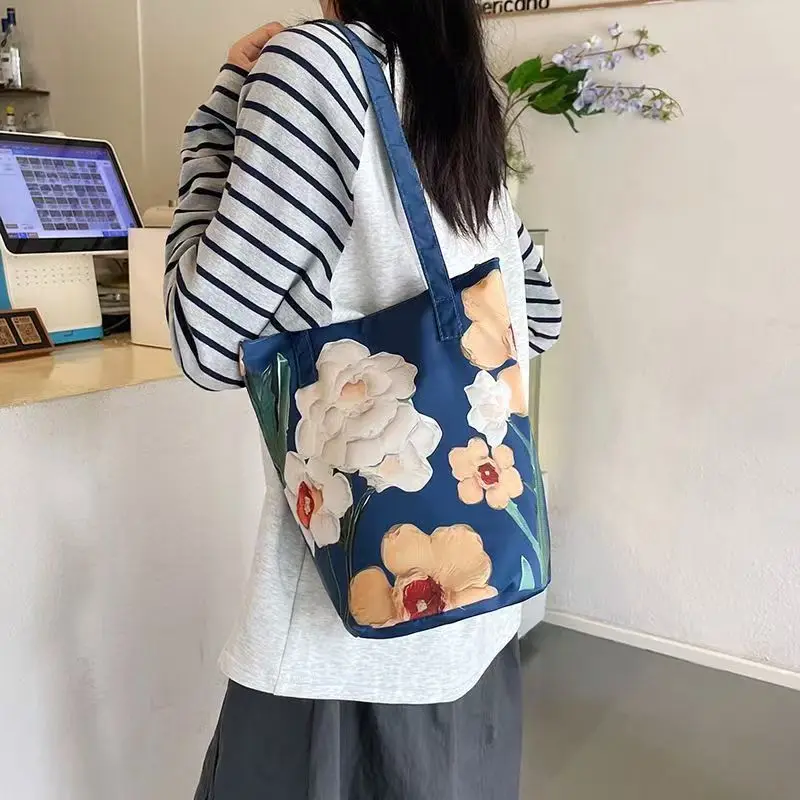 2025 تصميم جديد الأزهار دلو حقيبة المرأة الكتف Crossbody النفط اللوحة زهرة تصميم عارضة أزياء سعة كبيرة حمل حقيبة