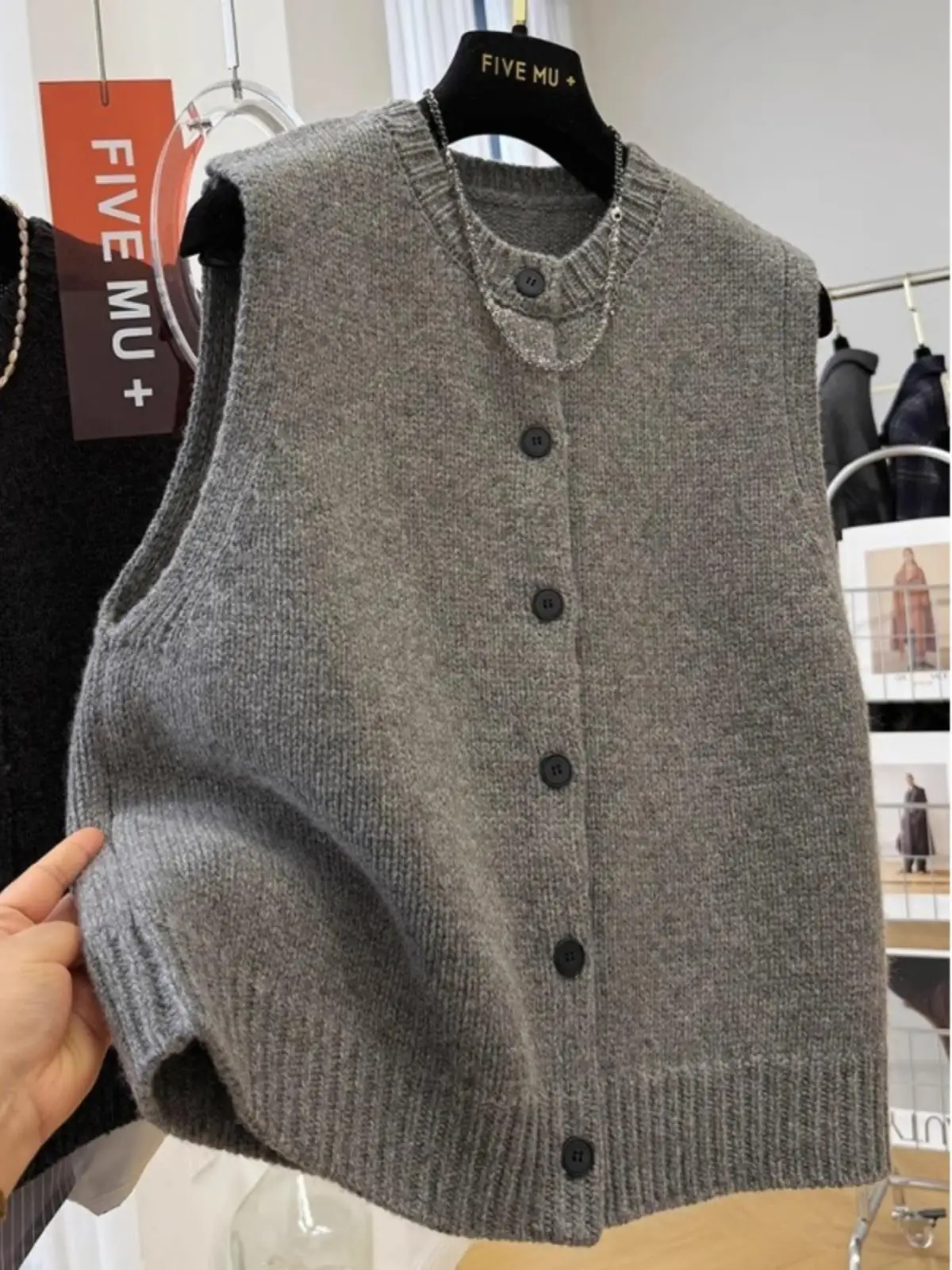 

Retro round Neck Knitted Vest Spring Autumn Women's Commute Style Single Button Sleeveless Tank Top Versatile Outerwear