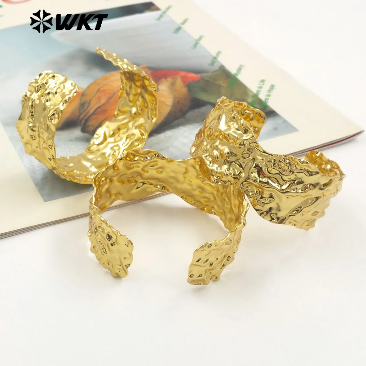 

WT-B667 Модные модели Красивый регулируемый браслет из натуральной желтой латуни с покрытием из 18-каратного золота для повседневного украшения и подарка на день рождения