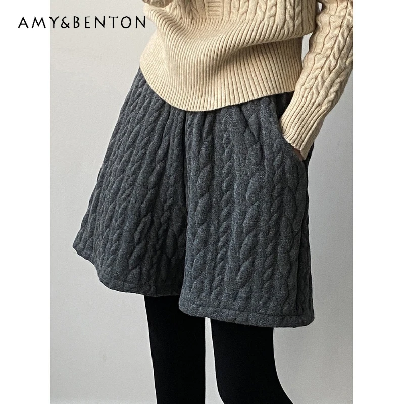 

Vintage Design Braided Casual Knitted Women's Shorts 2025 Winter New Fashion High Waist Thickened Casual Wide Leg Pants Ladies