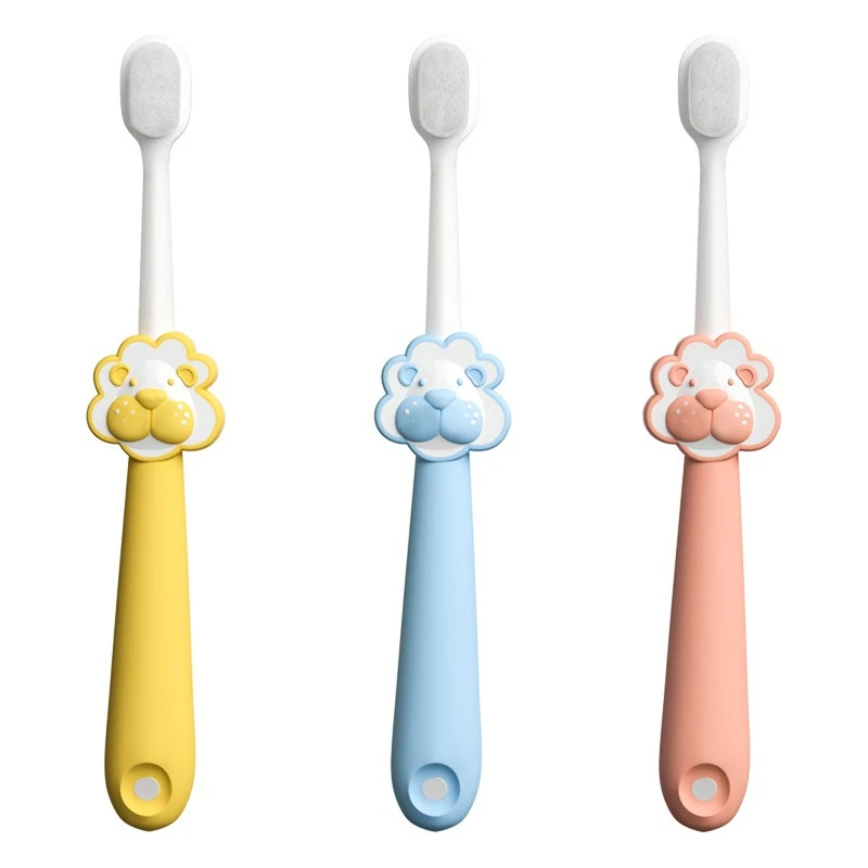 

Мягкая зубная щетка в мультяшной форме с нежными защитными деснами, нескользящий, безопасный материал для младенцев и малышей