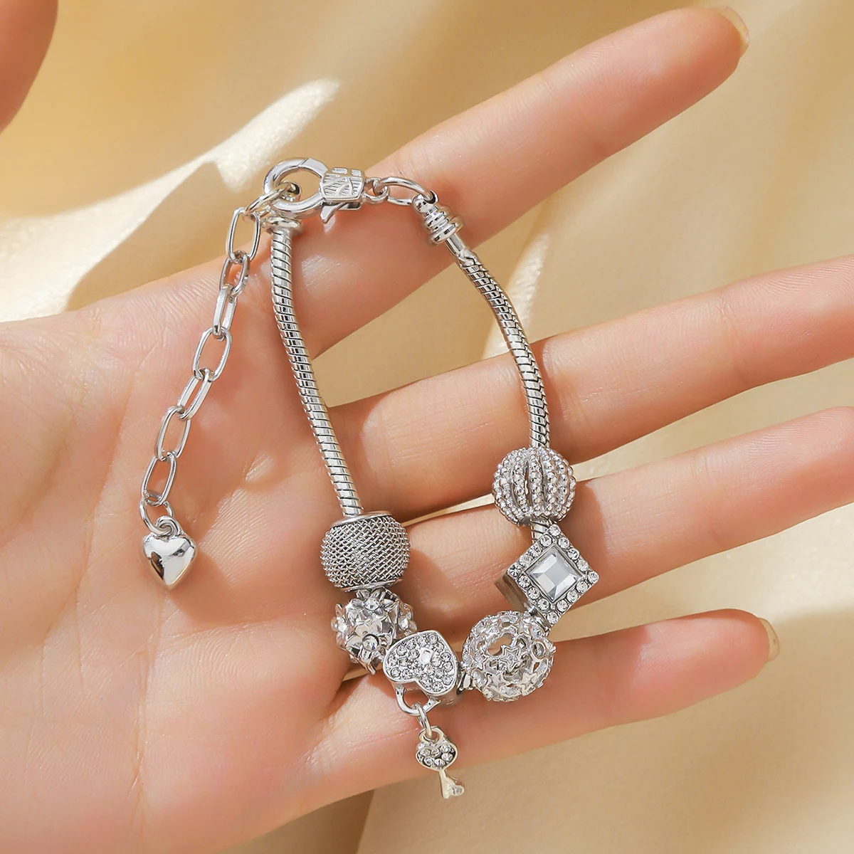 سوار مقلاة للعائلة متعدد العناصر مطرز بالخرز ، موضة نسائية ، سوار مفتاح ، تاريخ ، سفر ، مأدبة ، حفلة ، عطلة ، هدية خلع الملابس ، 1.