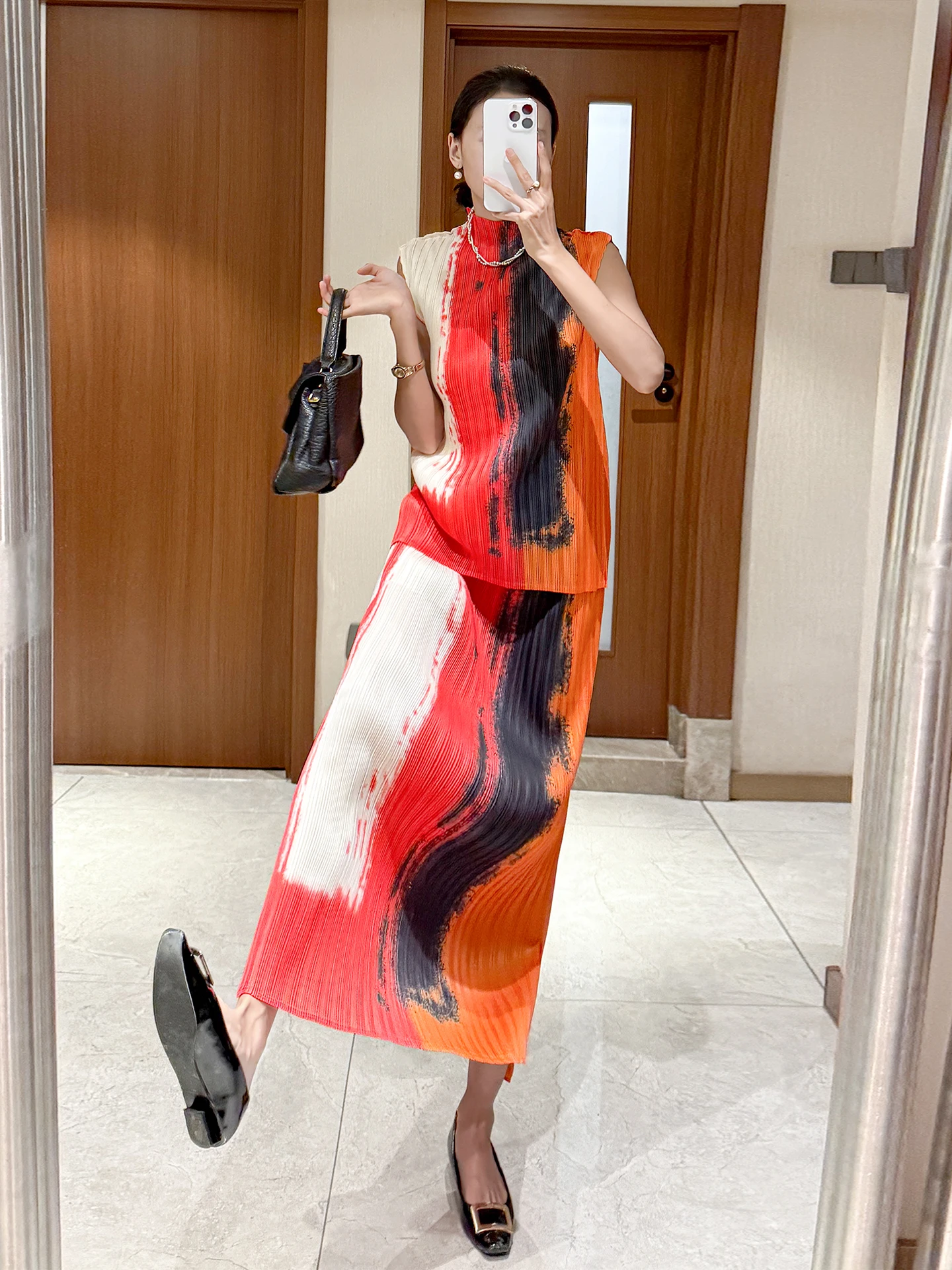 

Женский элегантный комплект: футболка без рукавов с высоким воротником и принтом, плиссированная прямая юбка свободного кроя, новинка лета 2025 года, женская