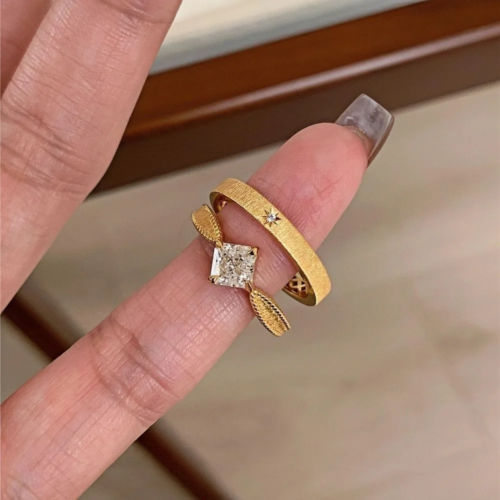 Retro-Ring aus Legierung in Goldfarbe, schlichter, quadratischer Kristall-Zirkon-Stern-Ring für Damen, trendiger Schmuck und Accessoires – Detail 4