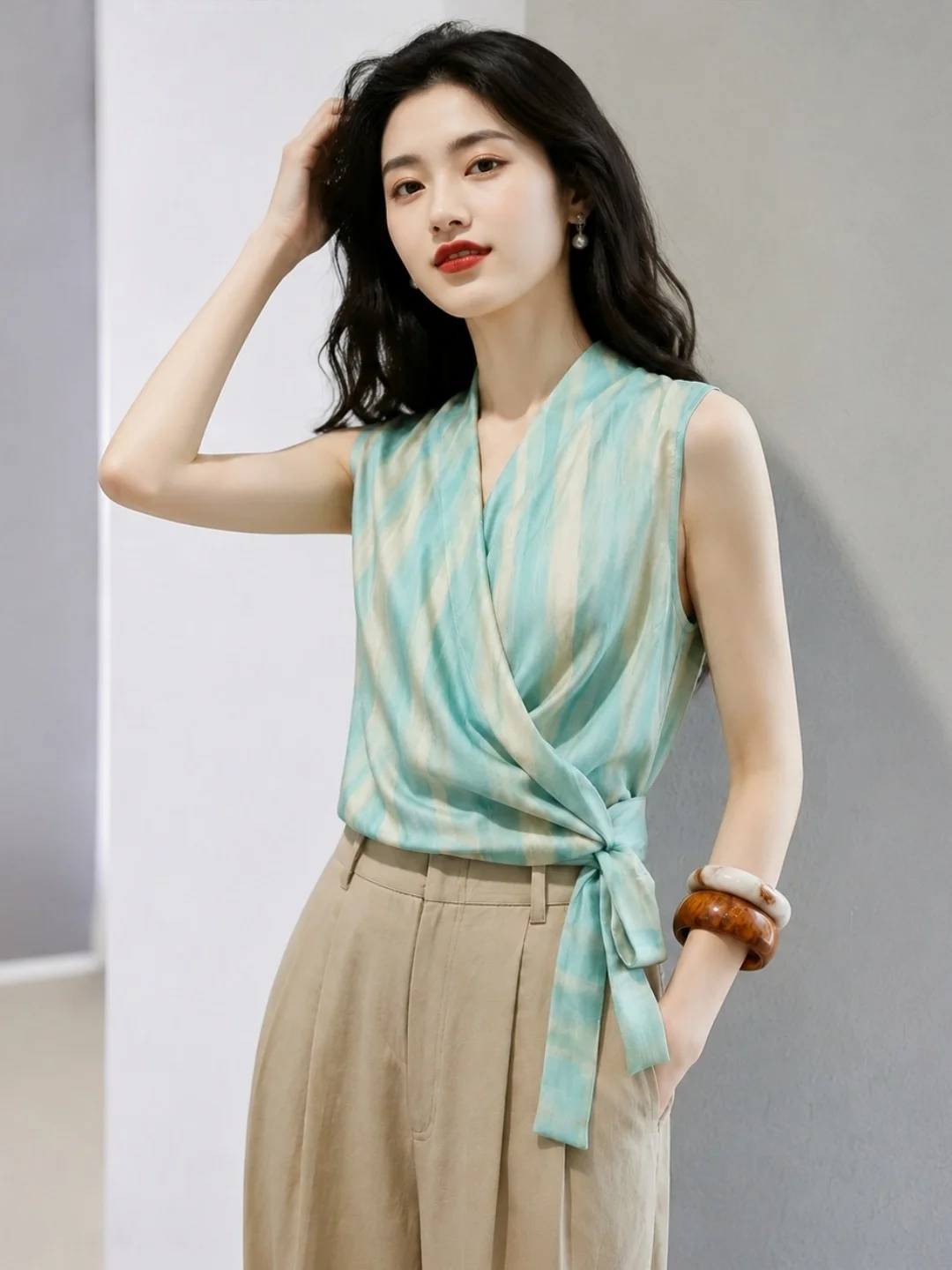 Stylish V-Neck Sleeveless Vest Women's Fashion Color Block Silk Top Trendy Commute Korean Style Regular Fit Stripe Pattern