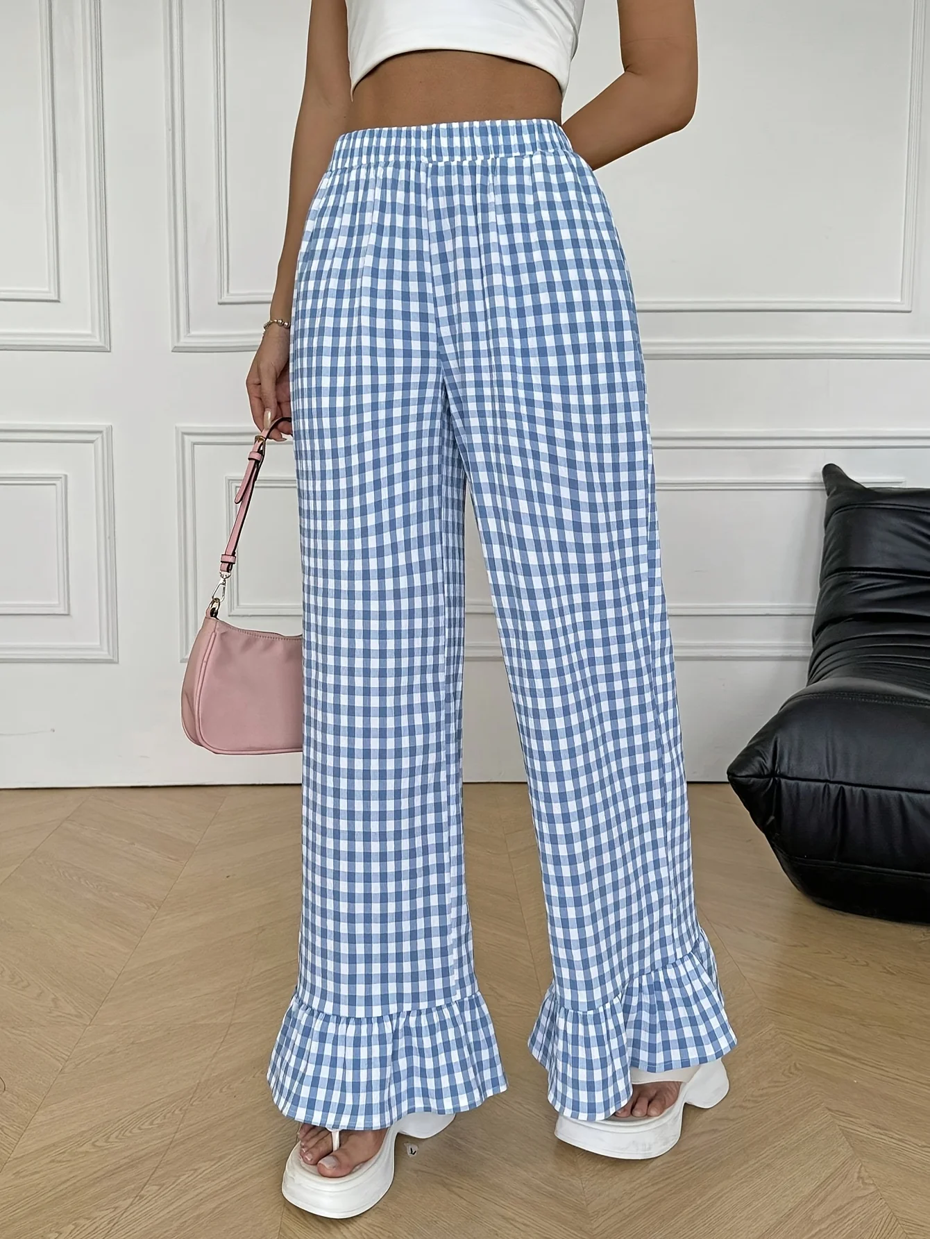 Women’s fashion: versatile checkered, ruffled, straight-leg pants that add a touch of freshness and youthful appeal.