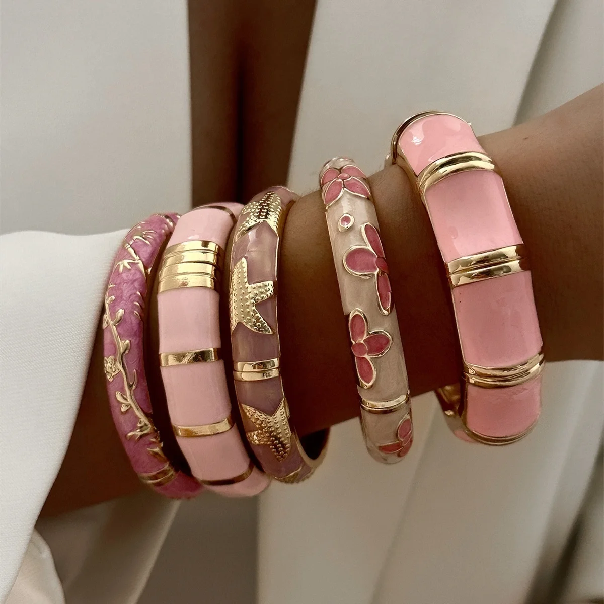 Vintage Pink-Serie Emaille-Manschettenarmbänder für Damen und Herren, Modisches Weichrosa Block-Muster mit Gedrehten Blättern, Blumen und Sternen, Armreif-Schmuck – Detail 23
