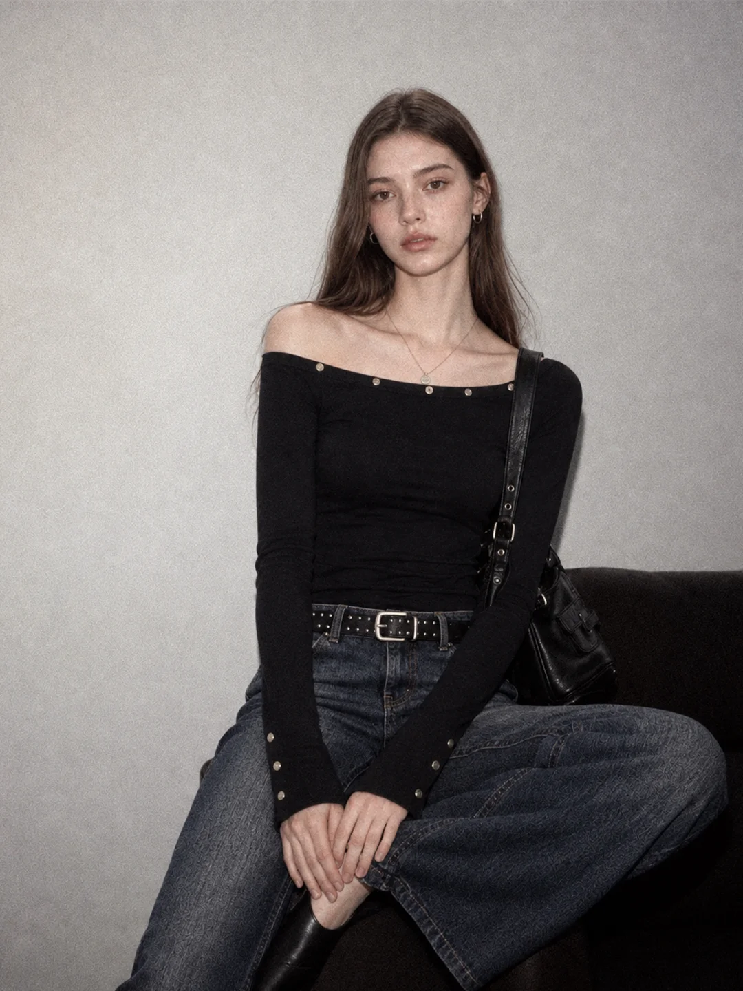 Slim Fit Long Sleeve T-Shirt Women's Style Korean Pure Desire Black Nail Head Shoulder Design Casual Fashion Autumn Top