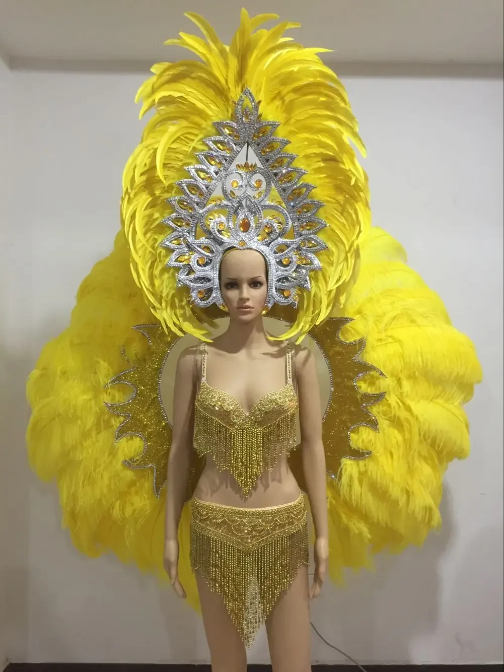 Samba  stage performance costumes, ostrich hair back plate, dance team headdress, opening feather atmosphere can be selected