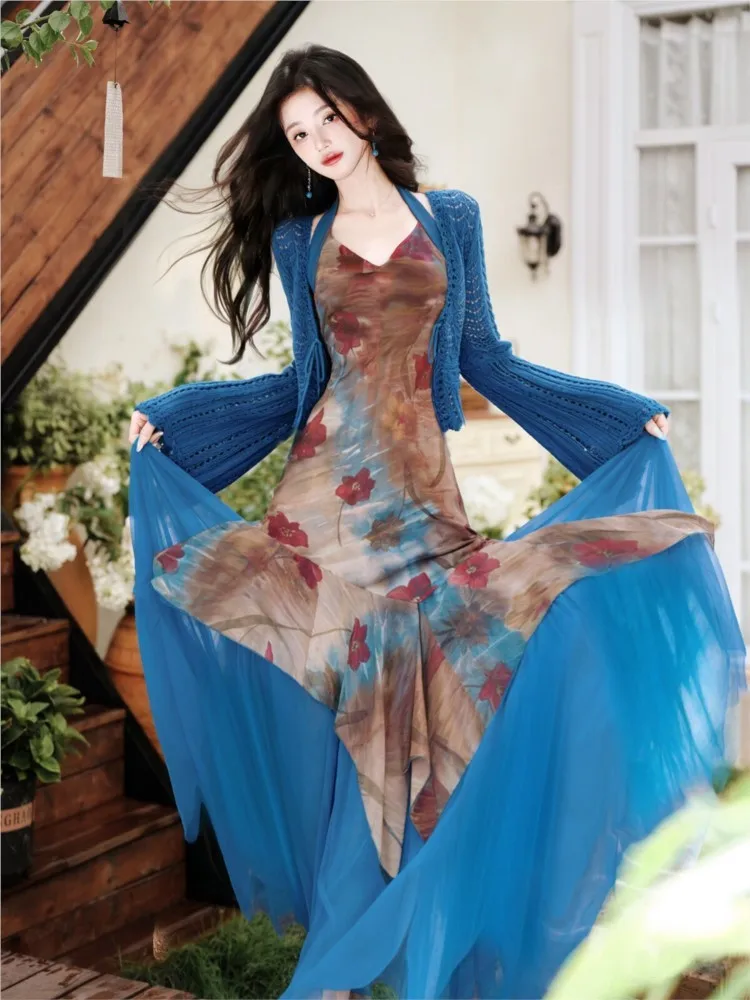 A new vacation-style printed long dress with neckline for taking photos