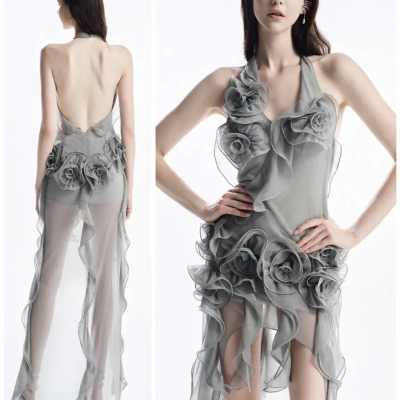A niche design sense three-dimensional neck-hanging dress that exposes the backpack and buttocks with an irregular shape