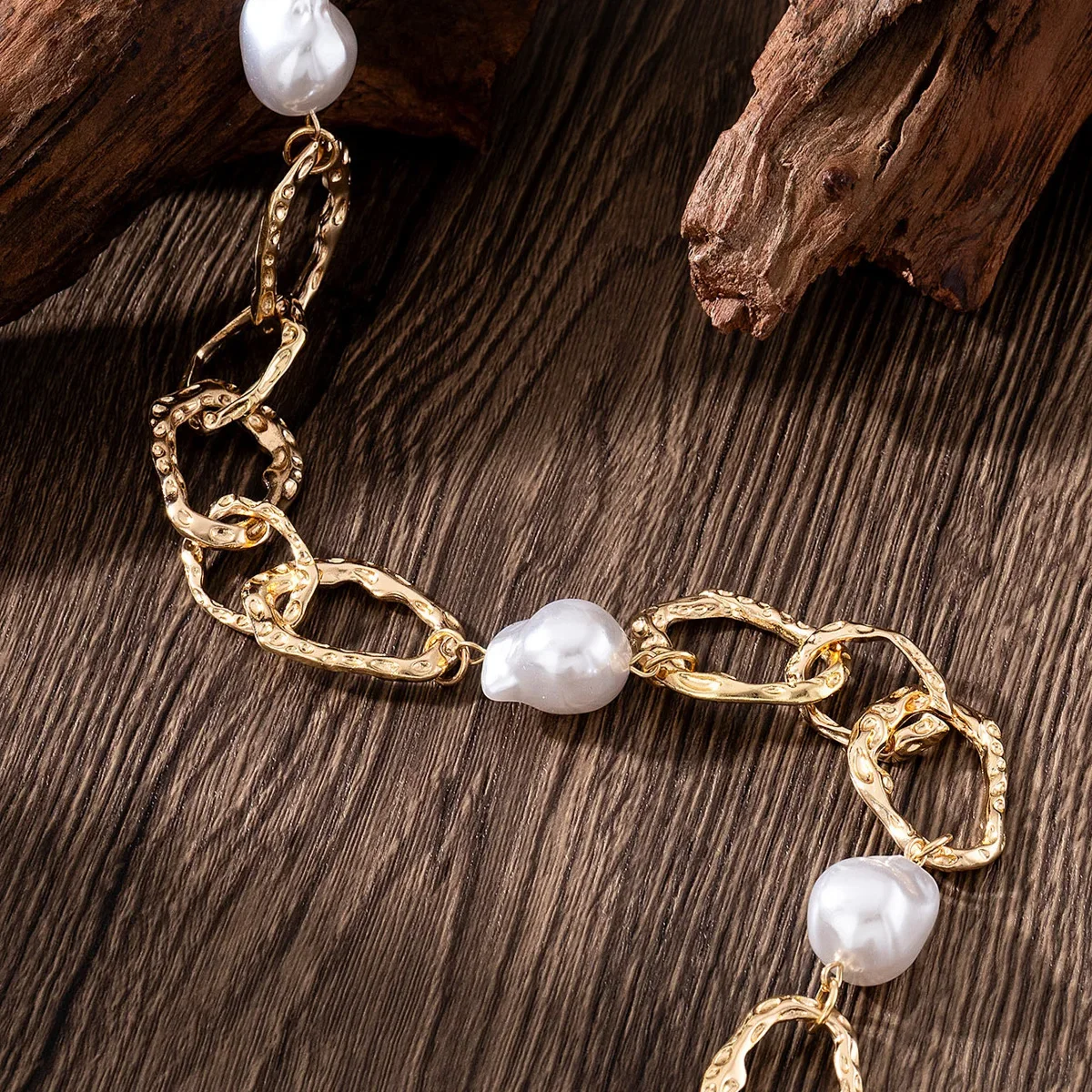 Retro Baroque Faux Pearl Choker Necklace Vintage Gold Long Lariat Irregular Adjustable Statement Fashion Jewelry for Women
