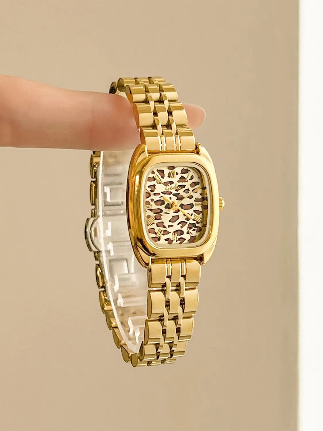 New Vintage-Style Gold Women's Watch,Leopard-Print Stainless Steel Strap,Square Quartz Watches for Women as a Gift or Accessory