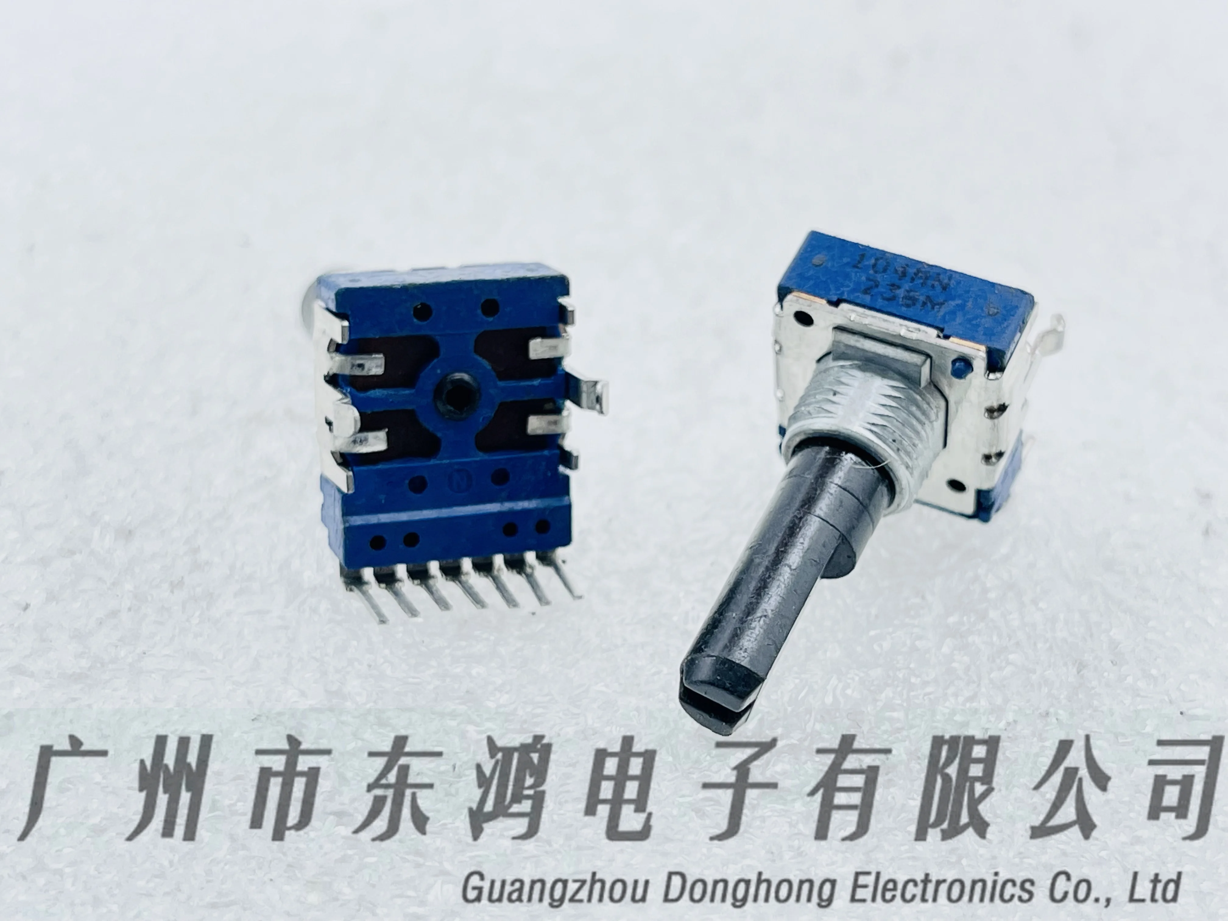 1PCS ALPS Alps RK14 104MN resistance with center positioning soundstage power player shaft length 23mm