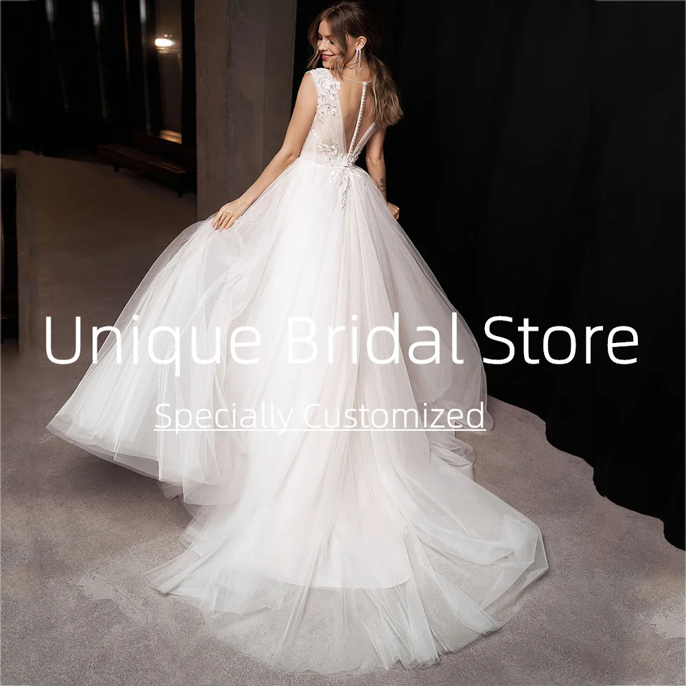 Fashion Wedding Dresses Elegant A-line Sleeveless Sexy V-neck Open Back Button Design Pretty Applique Bridal Gown