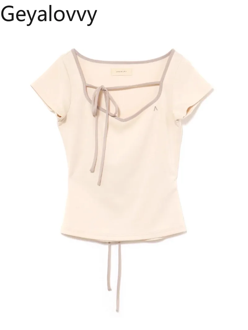 T-shirt a maniche corte con cinturino a fiocco con design di nicchia giapponese primaverile ed estivo Top corto versatile slim tinta unita per ragazze dolci