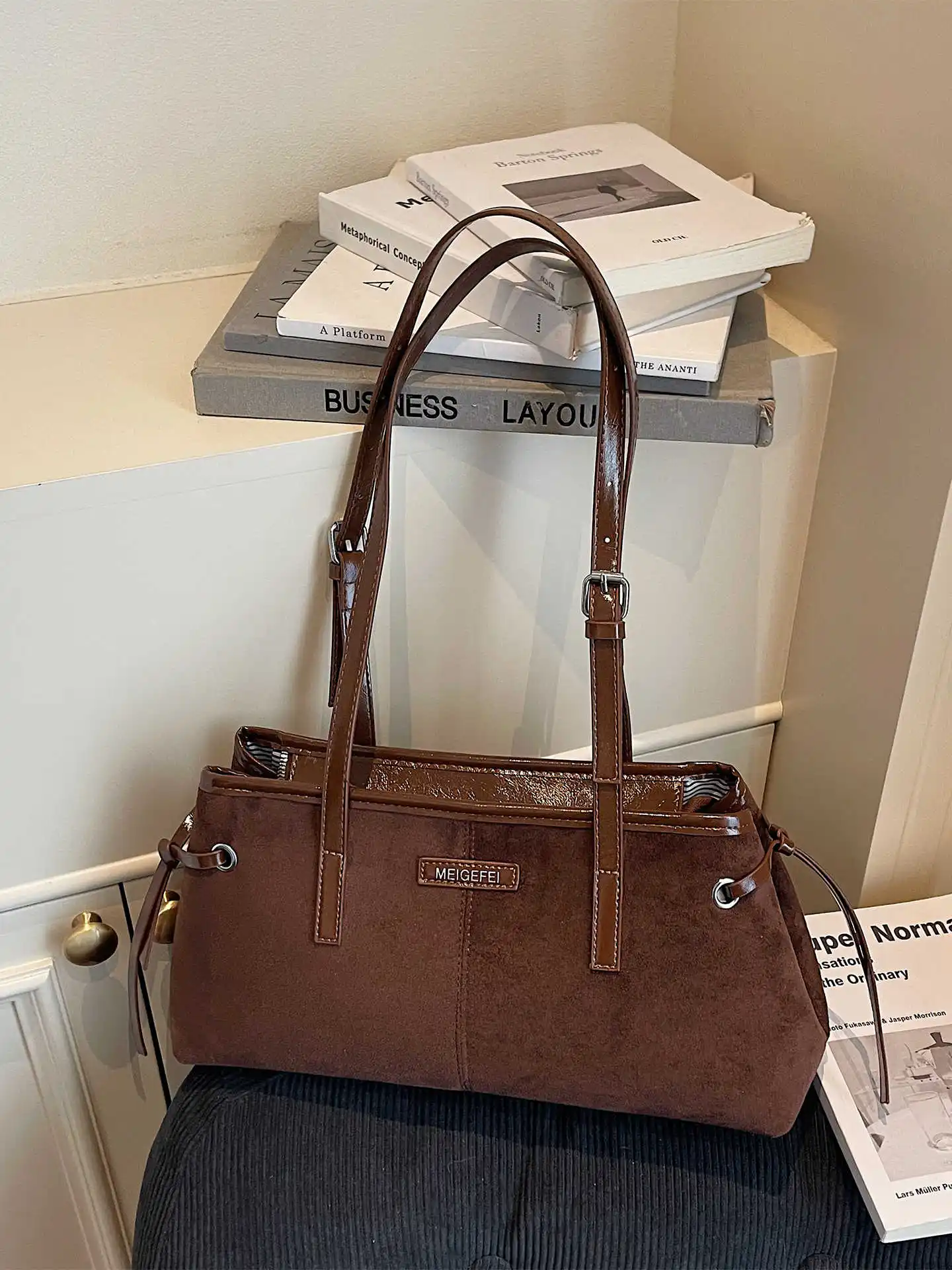 

Трендовая сумка на одно плечо из искусственной замши, женская корейская версия, модный дизайн, пригородные сумки подмышки, классические ретро сумки на молнии