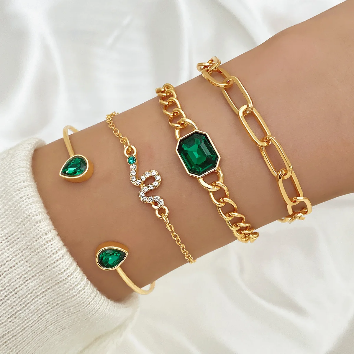 4Pcs/ Set Simple Metal Grandmother Green Inlay Gem Bracelet Set for Women Fashionn Light Luxury Bangle Couple Jewelry Gift