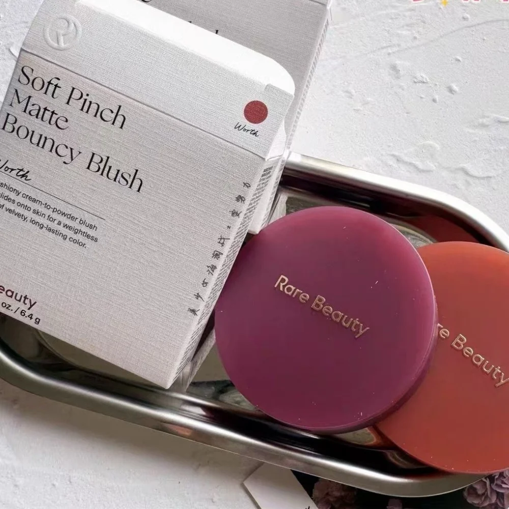레어 뷰티 핀치 매트 블러쉬 크림 투 파우더 쿠션 타입 탄력 있는 질감 오래 지속되는 자연스러운 광채 얼굴 톤을 밝게 해준다