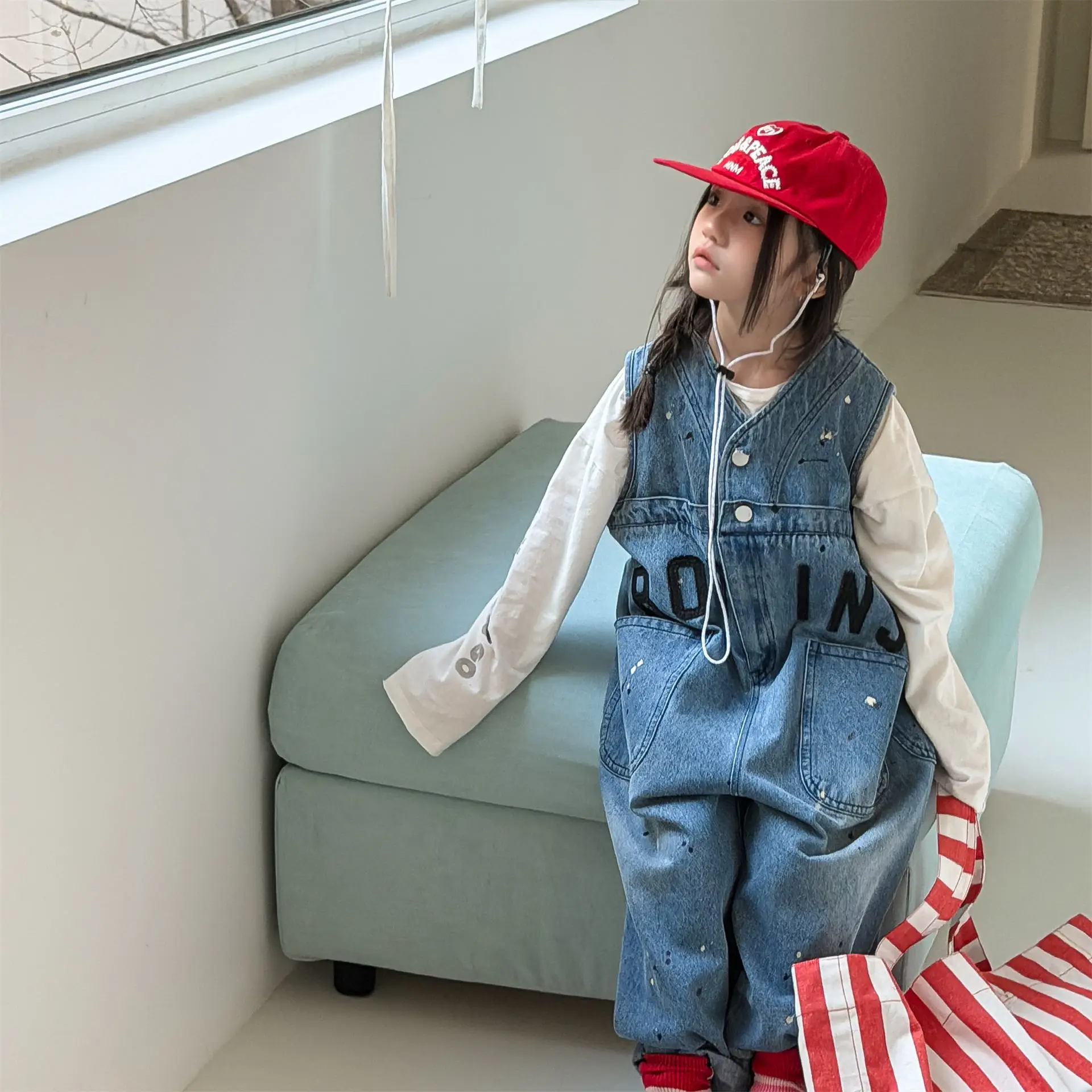 

2026 Spring New Children Denim Overalls Girls Loose Trousers Kids Letter Jumpsuit Fashion Jeans Toddler Boys Casual Pants