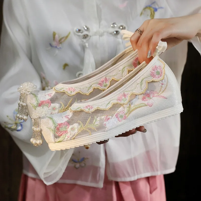 2026 Chinese Traditional Floral Embroidery Tulle Hanfu Shoes 4CM Inner Height Pearls Tassel White Q-909