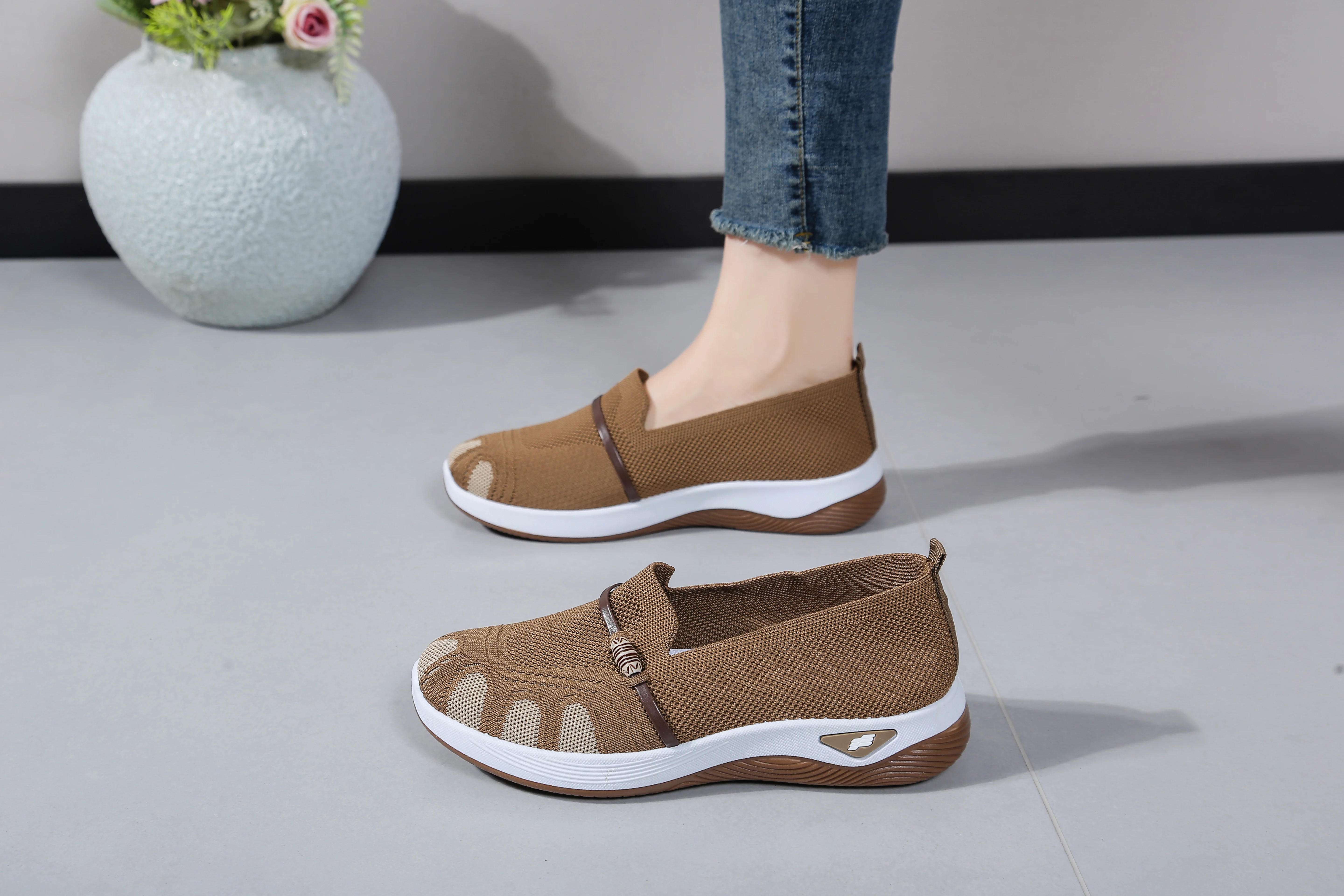 Damen Sommer 2026 Casual Sneakers EVA Ultraleichte Weiche Einlegesohle Damen Arbeitsschuhe Atmungsaktiv Bequem für Tägliches Gehen – Detail 9
