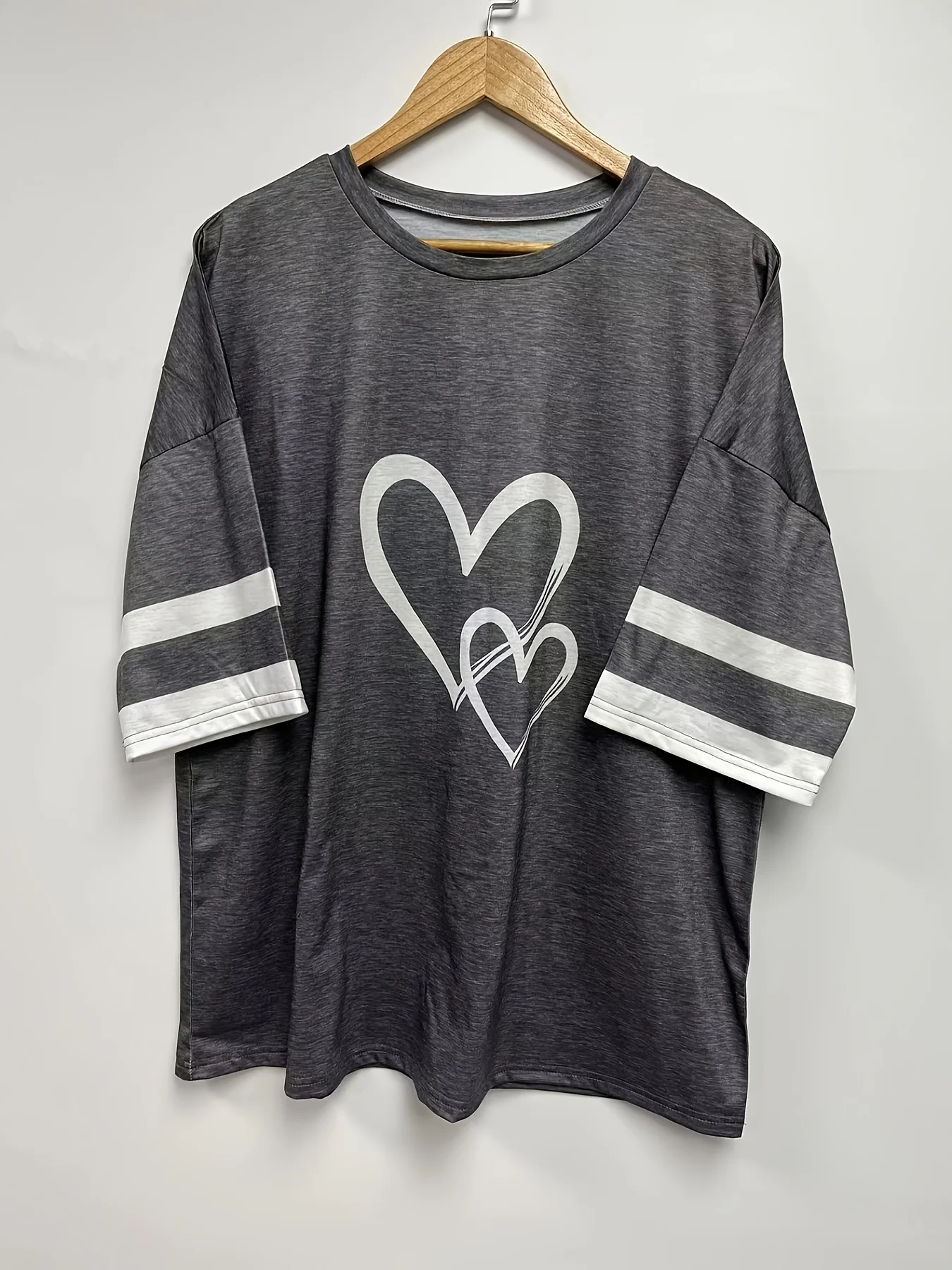 Comfortabele grote maat hartvormige damestop met korte mouwen 2025, trendy casual damesbovenkleding