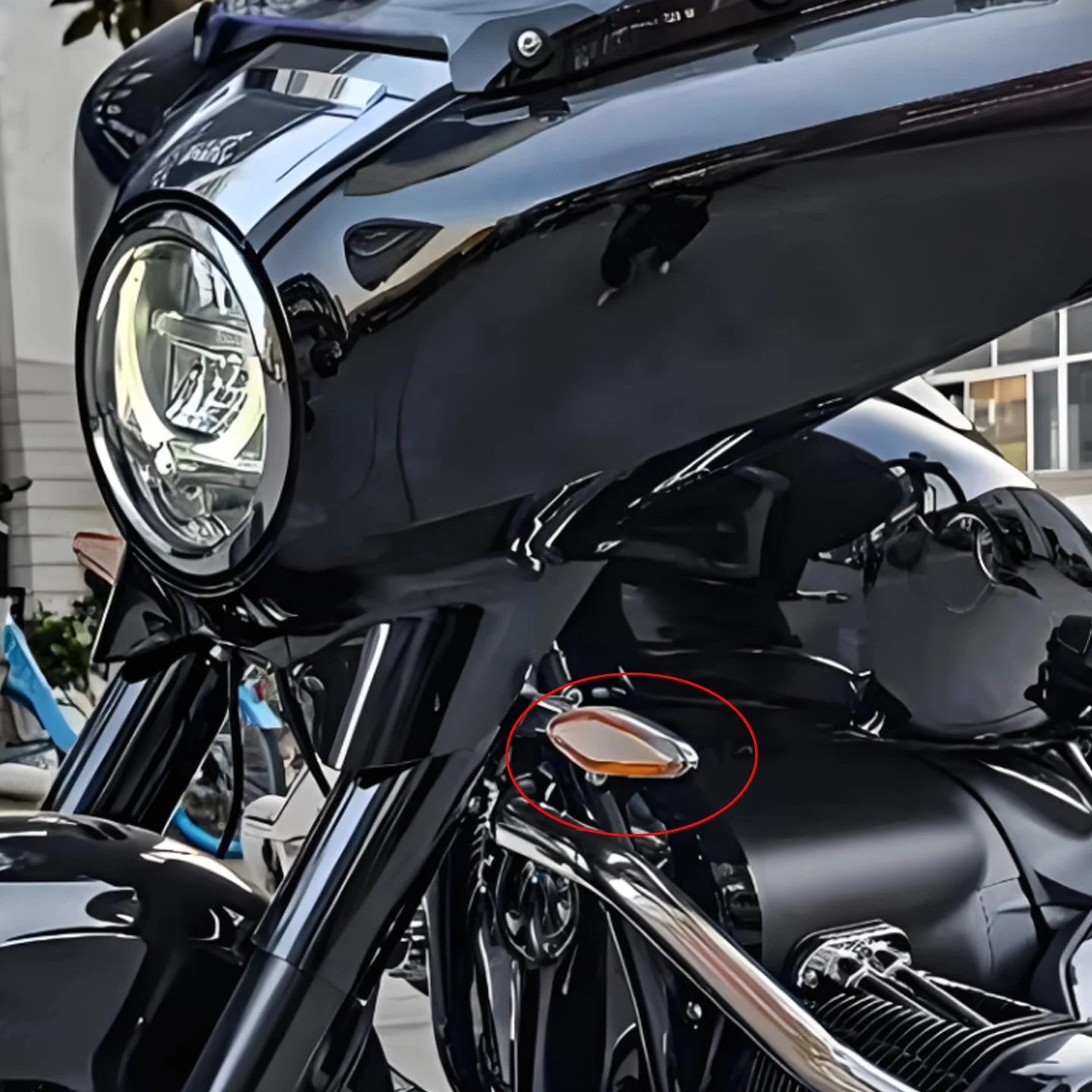 For BMW R18/R18B/R18TC motorcycles, the front and rear turn signal lens, indicator light cover, and position light.