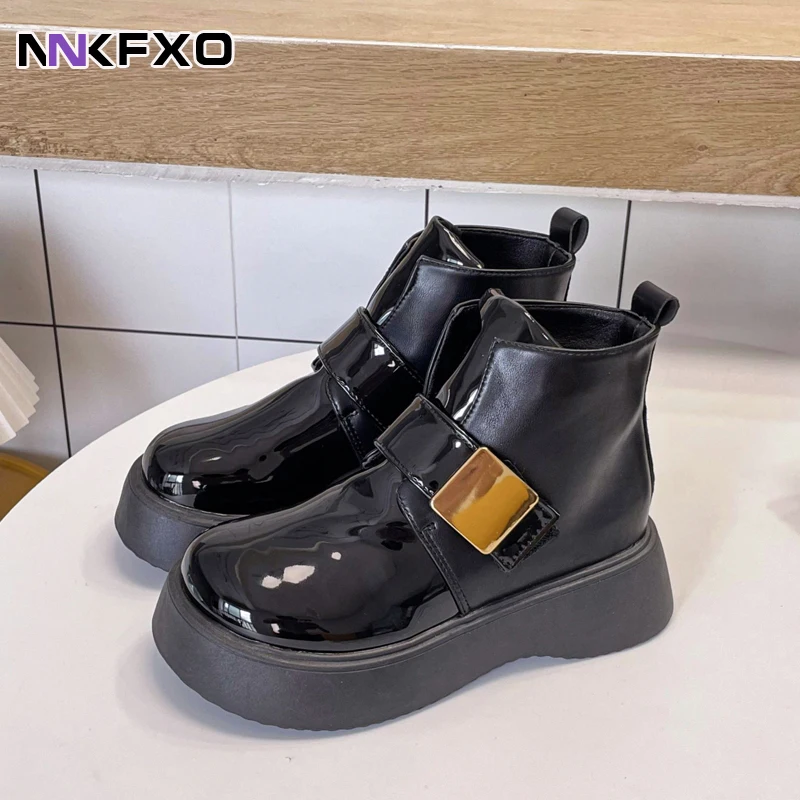 

2023 Women Casual Fashion Versatile Ankel Boots Female Autumn Winter Round Toe Flat Boots PU Leather Boot Magic Tape Boots QB331