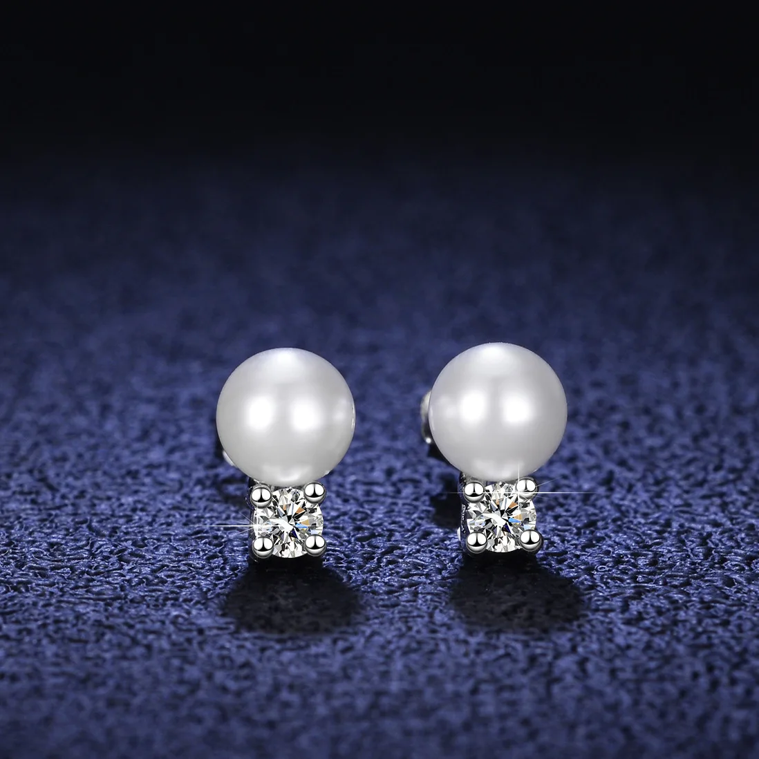 18K gold light luxury simple D color VVS1 diamond 1 carat micro-paved moissanite classic four-claw pearl earrings