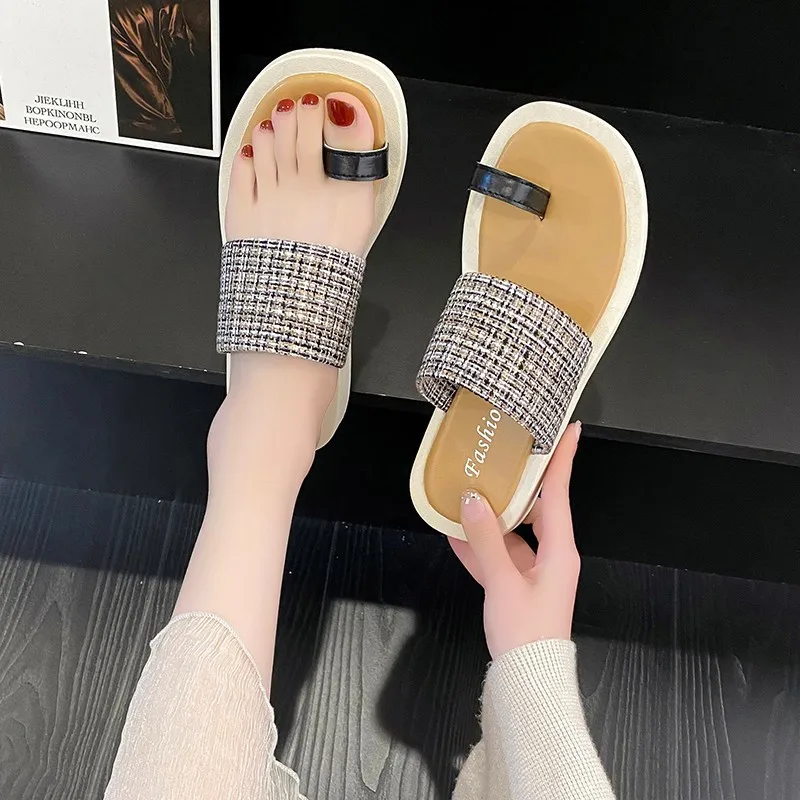 

Casual Korean Edition One Line Thick Sole Cover Toe Feet Feel External Wearing Open Toe Cool Slippers Issued on Foreign Trade