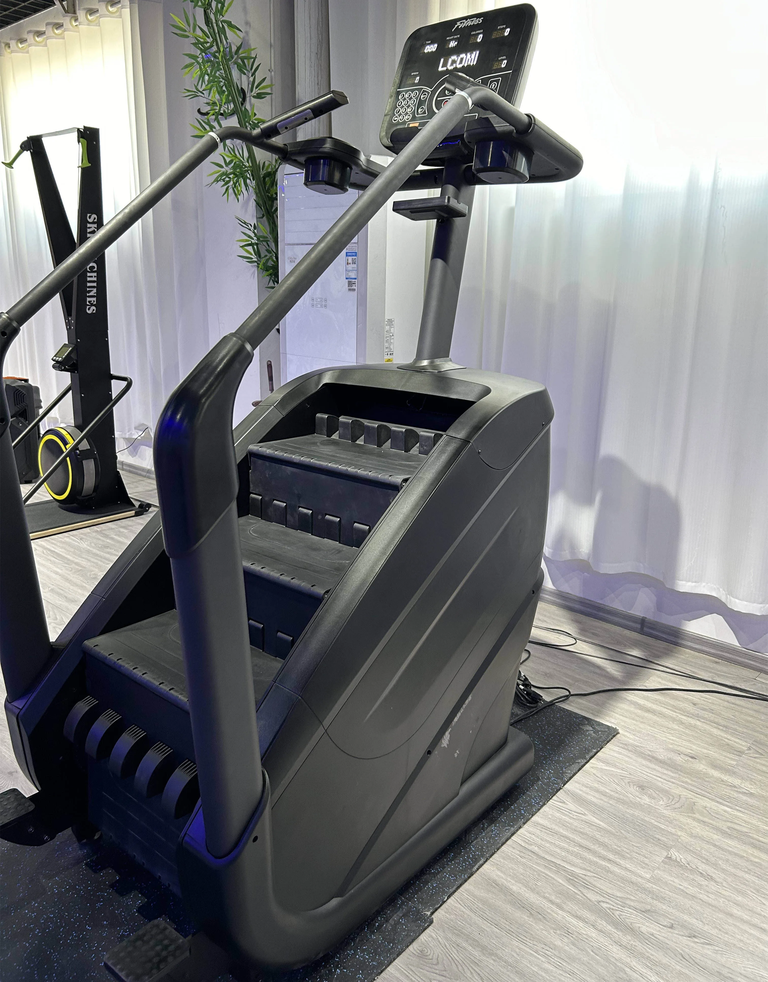 

New Arrival Commercial Gym Fitness Electric Stair Master Cardio Gym Equipment Climbing Machines Step Machine