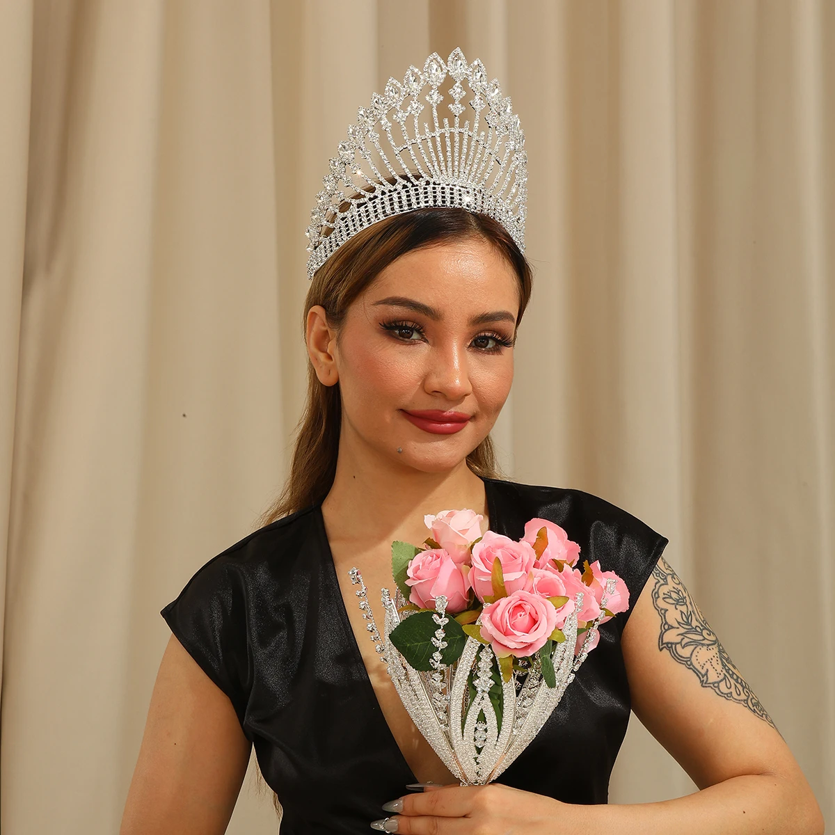 اكسسوارات شعر الزفاف الزفاف الفضة كريستال الشعر تاج سبيكة الماس تاج المرأة الأزياء الراقية غطاء الرأس الغلاف الجوي