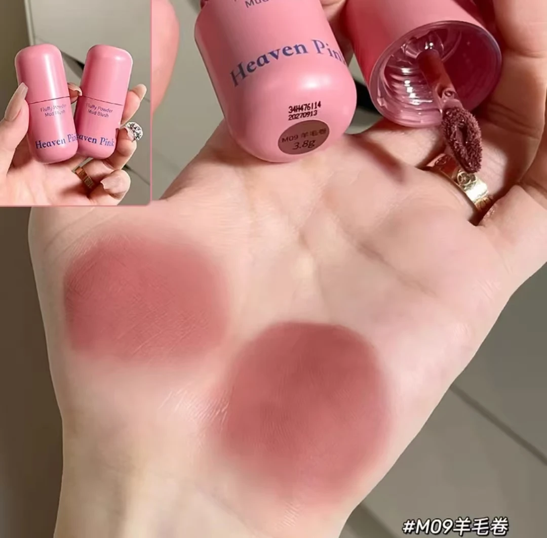 บลัชออนเนื้อลิควิดสีชมพูเฮเว่น พิงค์ ให้สีชมพูอมม่วง เนื้อเนียนนุ่มแบบกำมะหยี่ ติดทนนาน กันน้ำ ไม่เลอะง่าย แต่งหน้าได้ง่าย