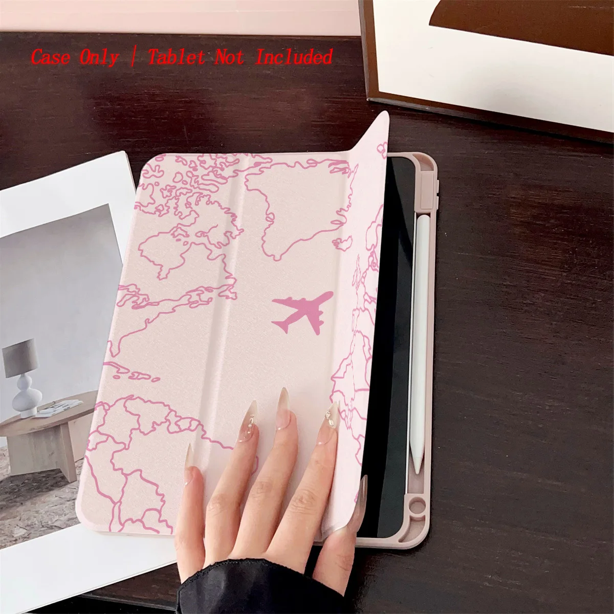 Modne, fantazyjne wzory map w kolorze różowym i małe samoloty - etui na iPada Apple iPad 10. generacji, Pro 11, Air 4, Mini 6 - futerał ochronny