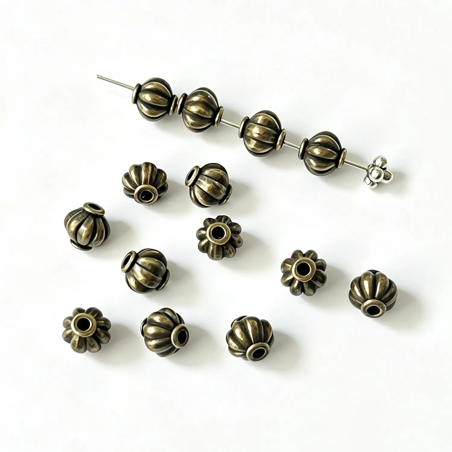 30 Stück 8 mm dunkelgoldfarbene Kürbis-Abstandsperlen H1981 – Detail 1