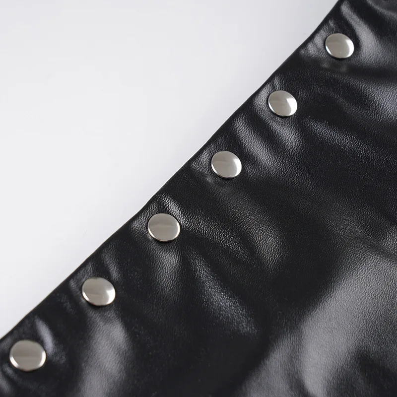 تنورة سبايس جيرل عالية الخصر بمسامير غير منتظمة من جلد البولي يوريثان